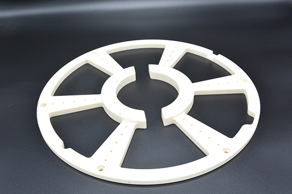 Application of technical ceramic materials in electronics